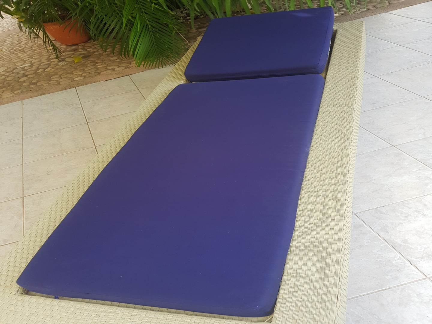 muebles y colchones - Chaise Longue para piscina, jacuzzi, patio, con colchón y reclinable. 4