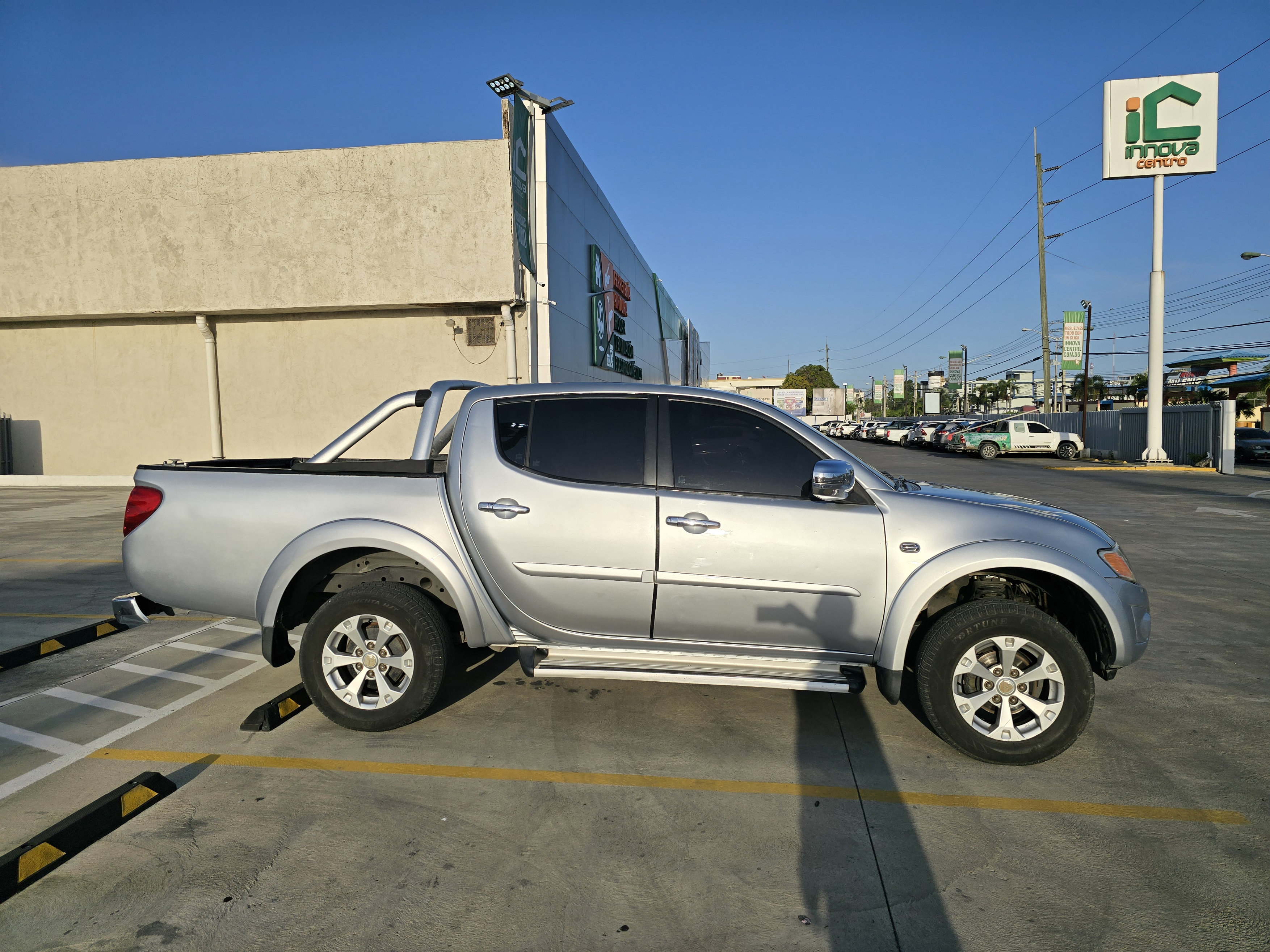 jeepetas y camionetas - Mitsubishi L200 2014 Excelente Condiciones  7