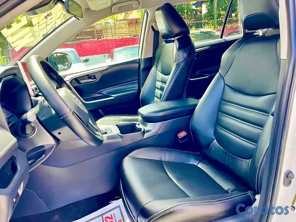 jeepetas y camionetas - Toyota Rav4 XLE 2023 Recien Importada 7