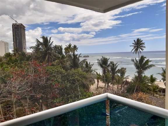 apartamentos - Venta de apartamento amueblado en Juan Dolio con 227mts frente a la playa 4