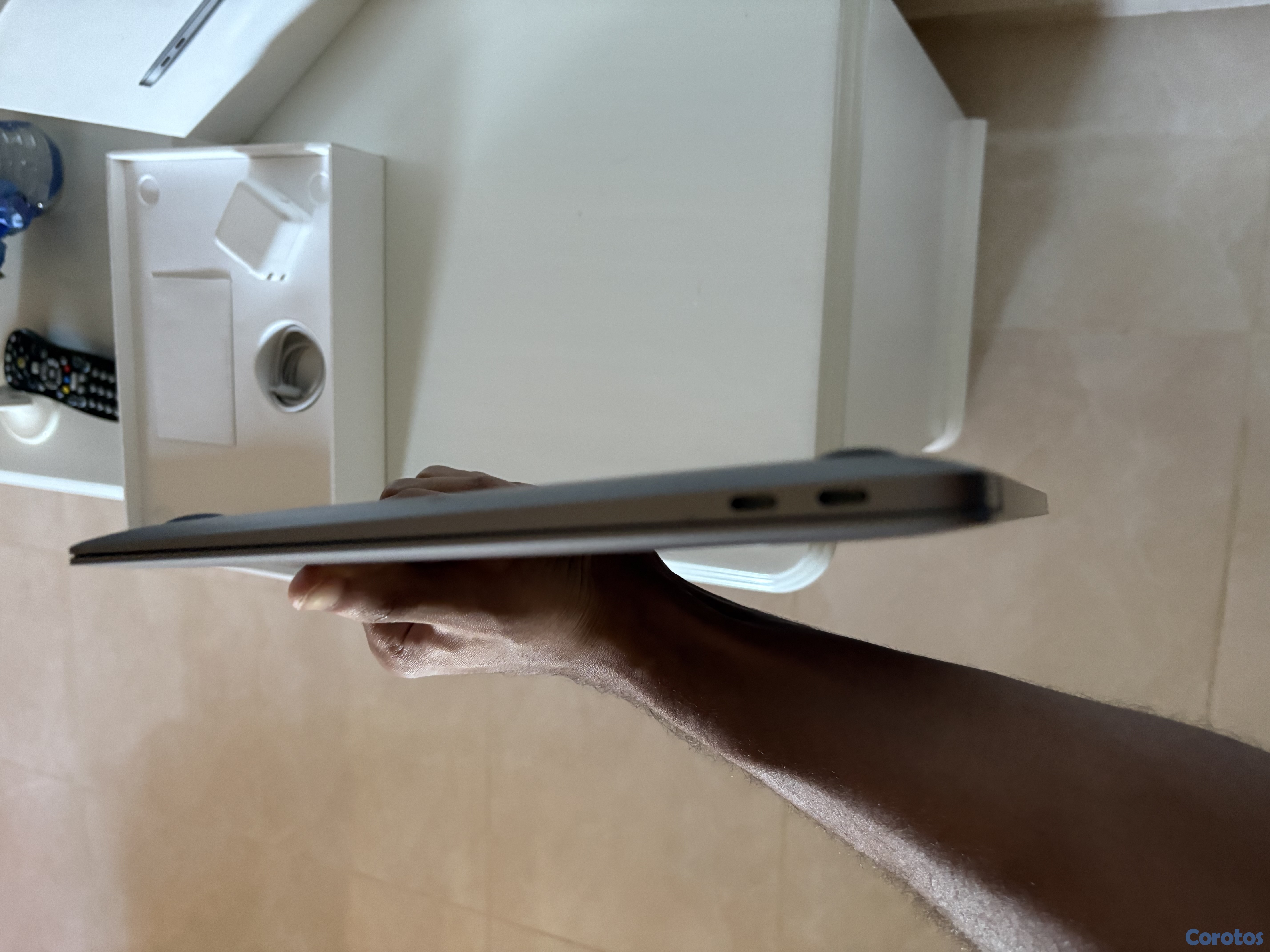 computadoras y laptops - MackBook Air 13" M1 2020 256 gb SSD 8 gb RAM
 7