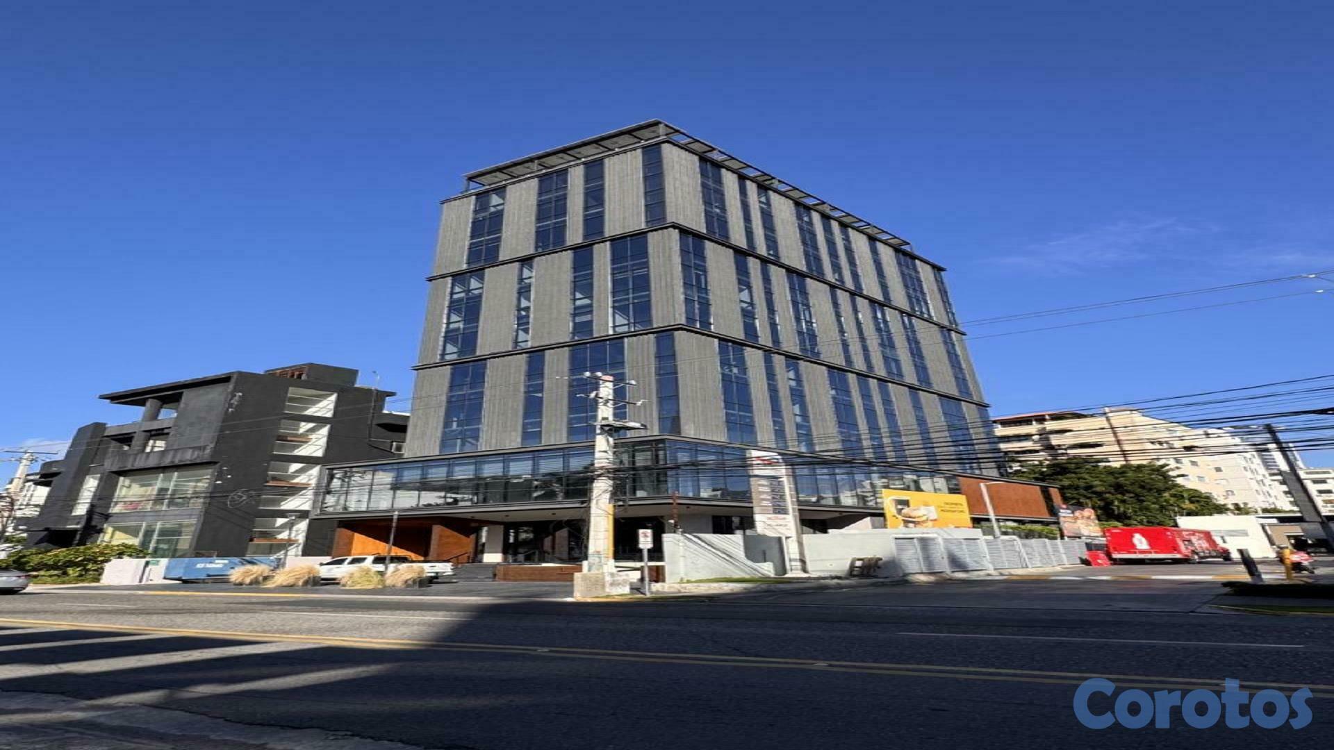 oficinas y locales comerciales - Local Comercial 1er piso alquiler adecuadas Naco Santo Domingo 4