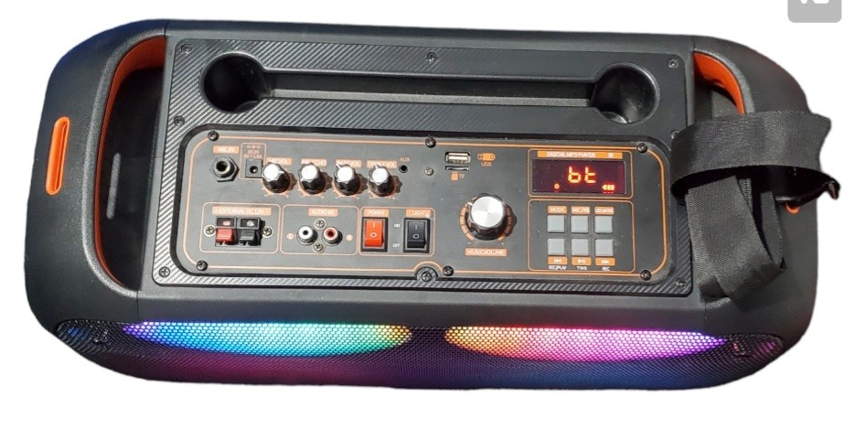 otros electronicos - Bocina Mambo Speakers 4,500
3000w
2×6.5
Karaoke 
Recargable 
Luces LED de Woofer