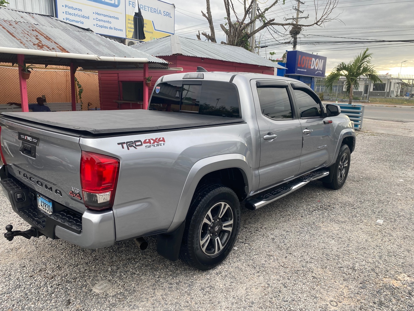 jeepetas y camionetas - Toyota Tacoma TDR full 2017 2