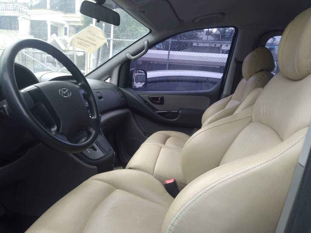 jeepetas y camionetas - HYUNDAI GRAND STAREX 2017 BLANCA 4