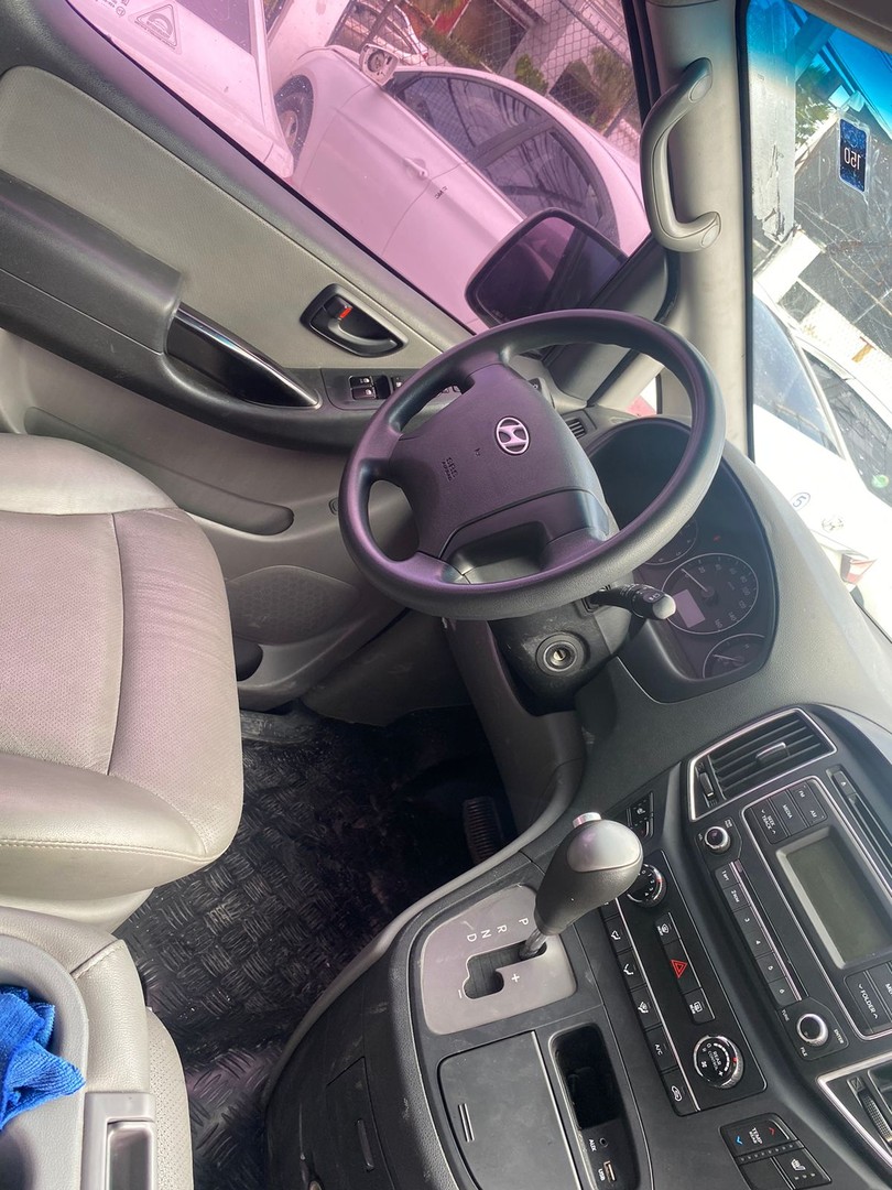 jeepetas y camionetas - HYUNDAI STAREX 2017 BLANCADESDE: RD$ 1,250.000 6
