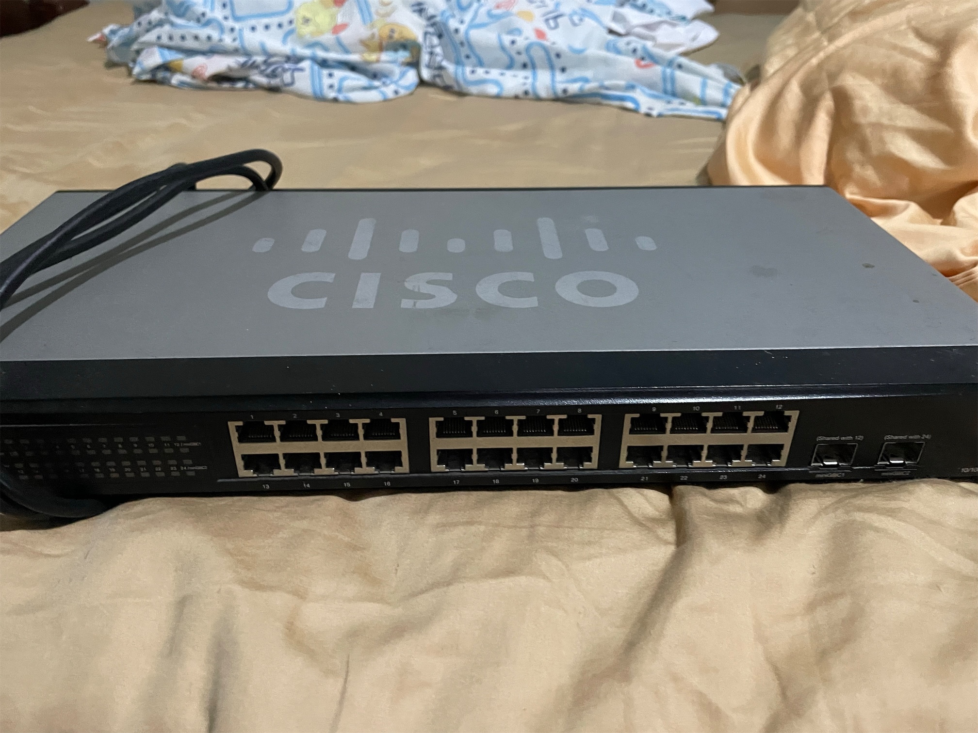 otros electronicos - 24 port switch Cisco network business  0