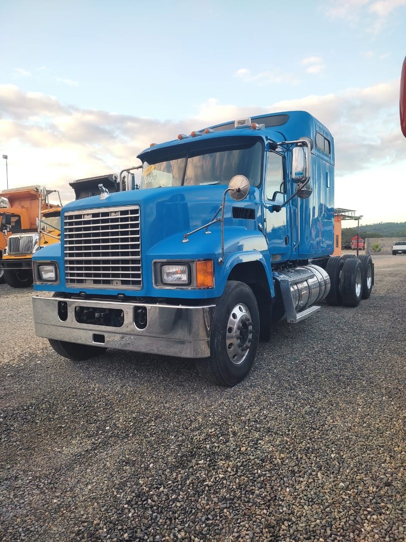camiones y vehiculos pesados - MACK PINNACLE 2012 1