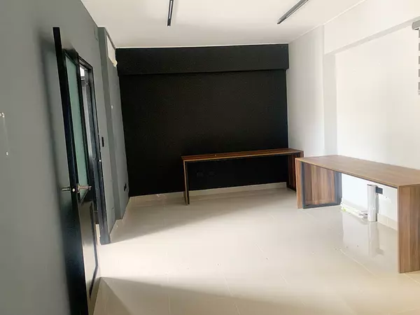 oficinas y locales comerciales - Local céntrico en evaristo 5