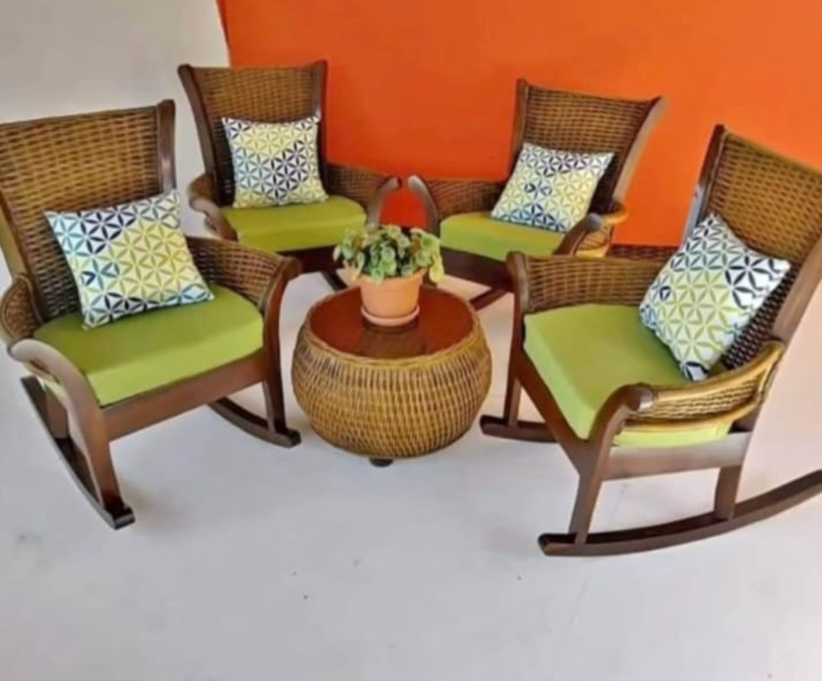 muebles y colchones - mesedora en mimbre y caoba mui confortables  6