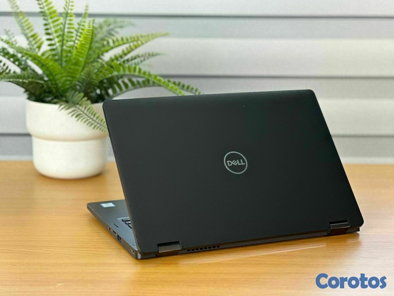 computadoras y laptops - Laptop Dell 2 en 1 5300 Touch i5 / 16GB / 250 SSD 5