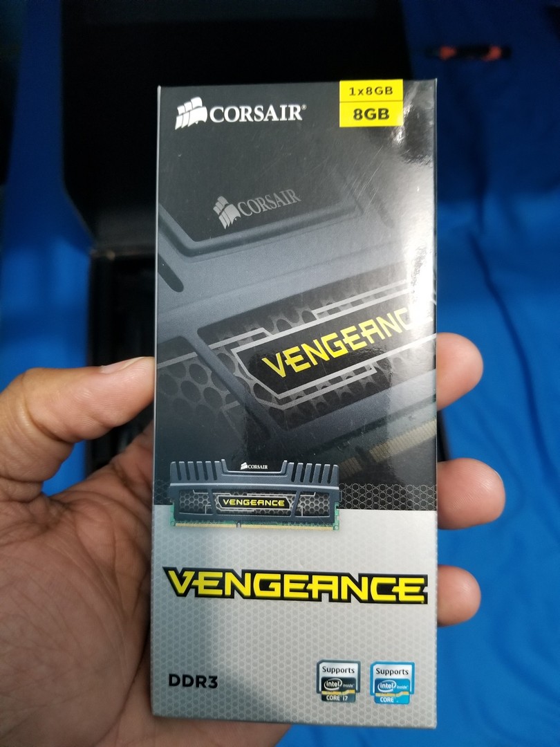 computadoras y laptops - MEMORIA CORSAIR VENGEANCE DDR3 8GB