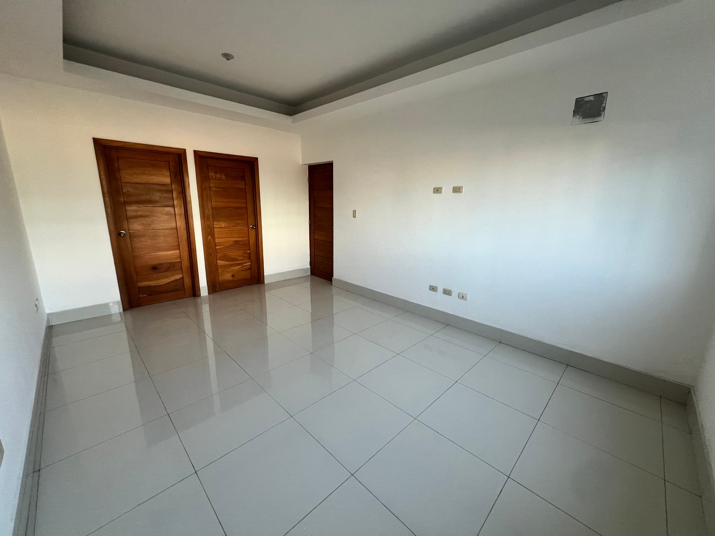 apartamentos - Alquilo Apartamento Con Terraza 5to Piso En Los Prados   
CODIGO: ND614 9
