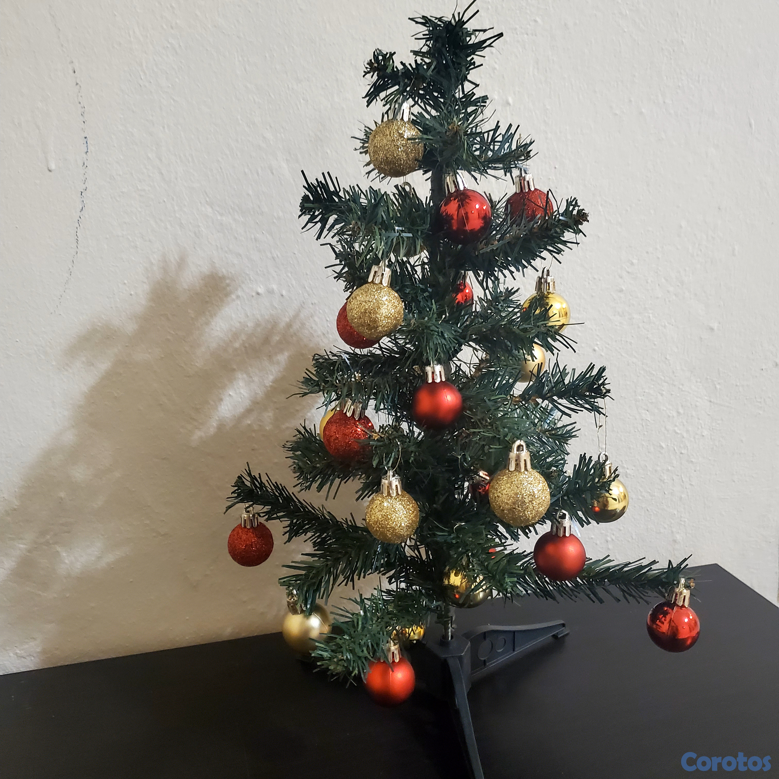 decoración y accesorios - Arbol de Navidad (Mini) para mesa. Incluye bolas. 1