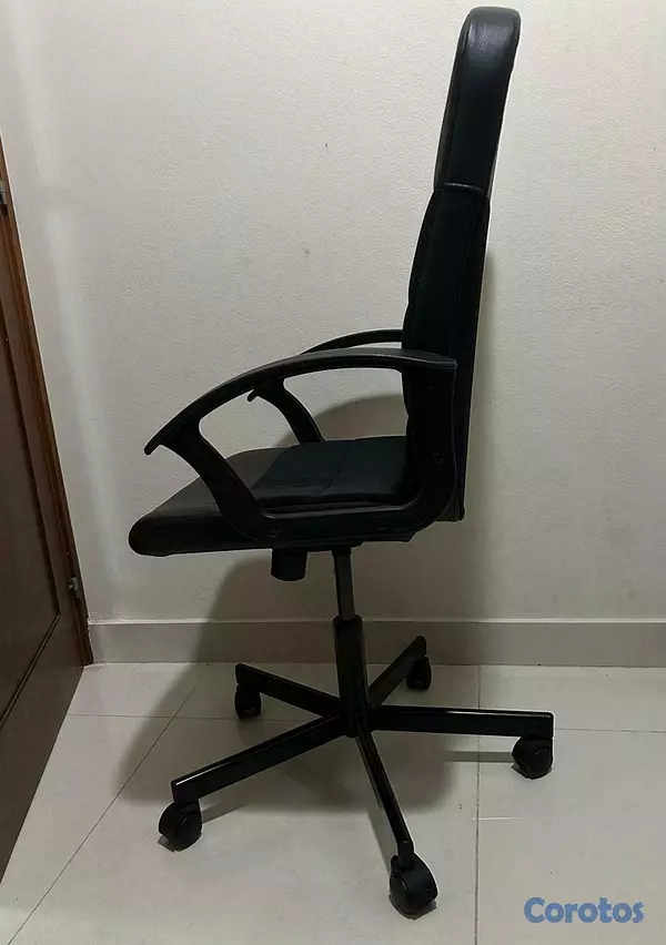 articulos de oficina - Silla Negra de Oficina 4