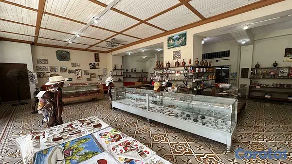 oficinas y locales comerciales - Local de 2 niveles en Venta- Zona colonial 6