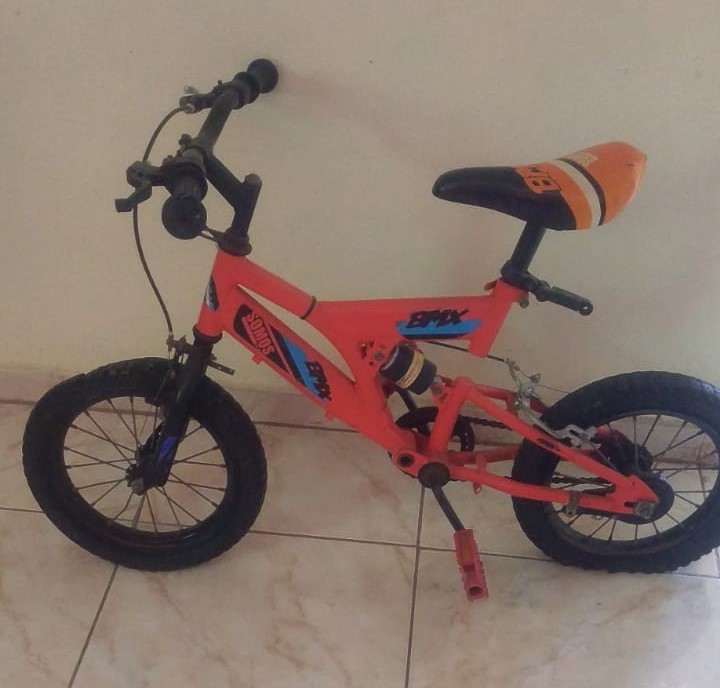juguetes - Bicicleta BMX aro 12, con poco uso.