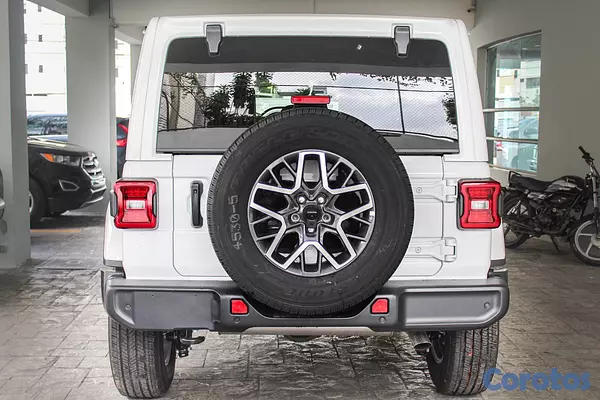 jeepetas y camionetas - Jeep Wrangler Unlimited Sahara 4