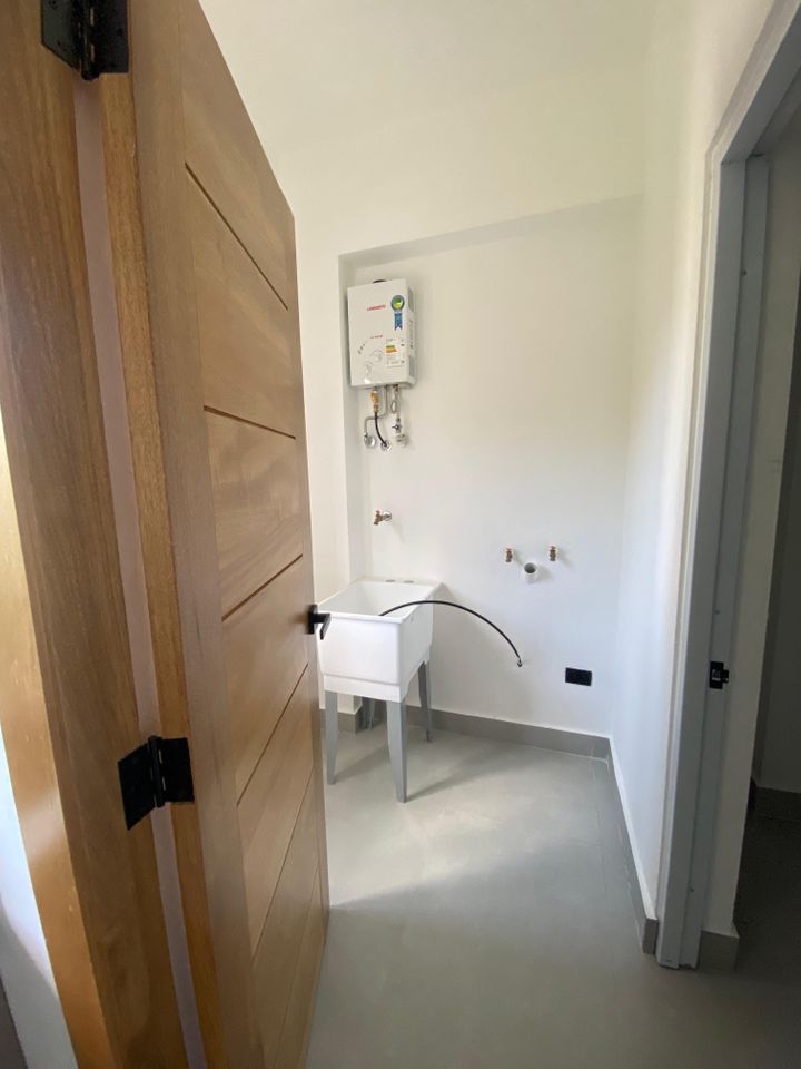 apartamentos - Apartamento 2do nivel con terraza en venta  9