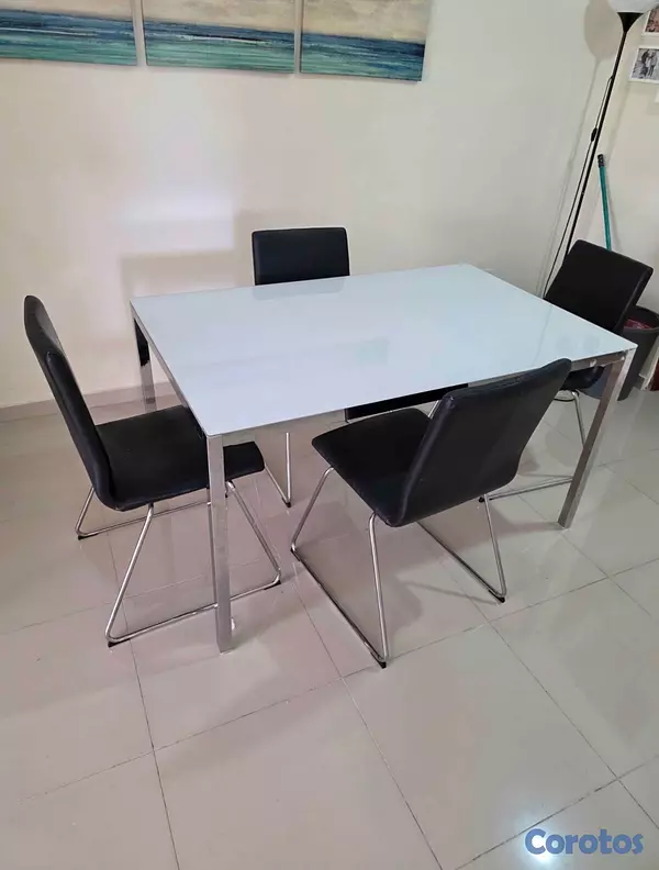 muebles y colchones - Solo Mesa De 4 Silla.Como Nueva.Por Mudanza El Espacio.Comprar Otra Más Pequeña  2