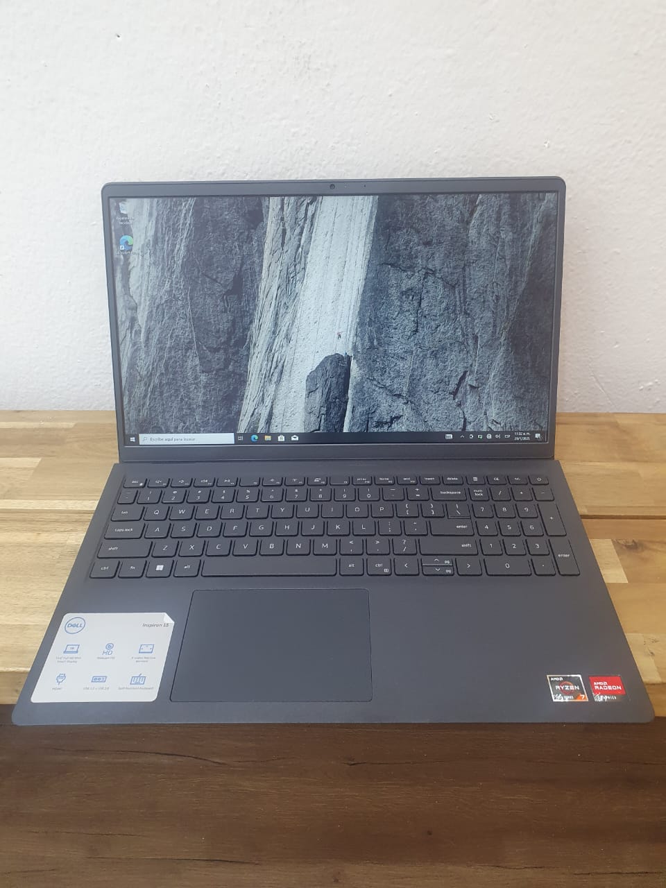 computadoras y laptops - Laptop Dell Inspiron 15, AMD Ryzen 7 7730U, 16GB RAM, 512GB SSD, 15.6" FHD nueva 2