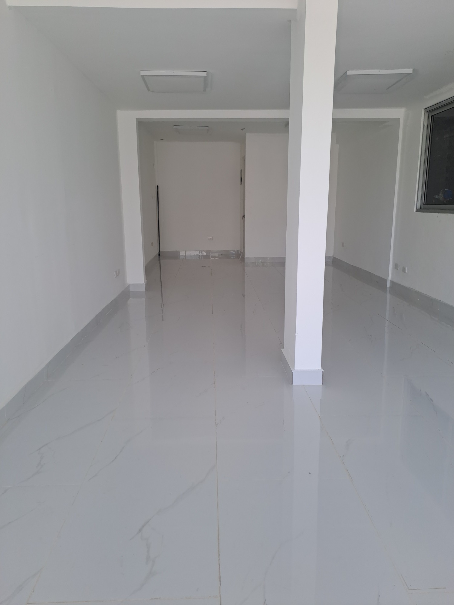 oficinas y locales comerciales - 🔵Alquilo Local 40 mts 1er piso en los prados 
 0