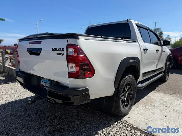 jeepetas y camionetas - Toyota Hilux SRV 2018 2