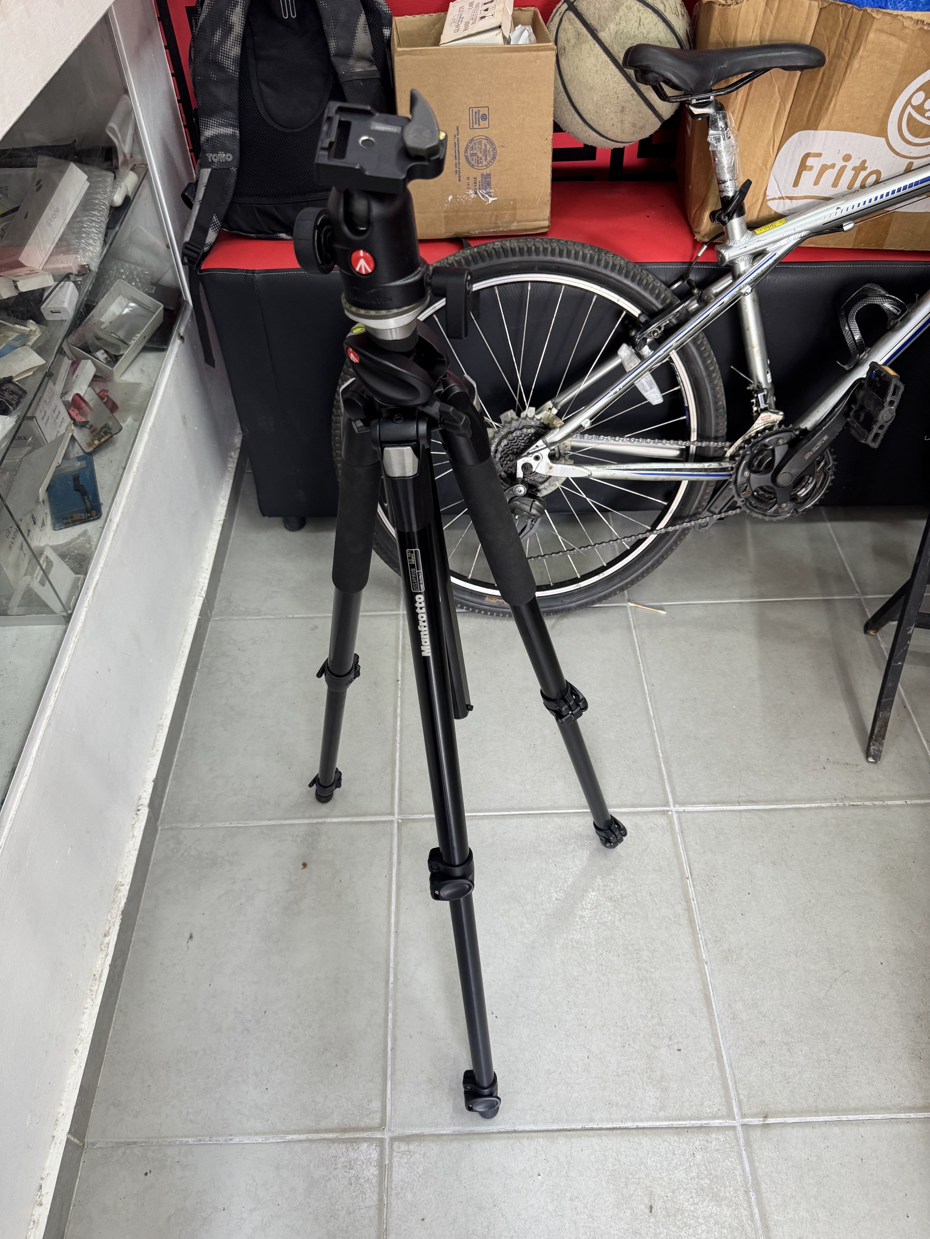 camaras y audio - vendo  Trípode Manfrotto 190PROB. modelo 488RC2 4