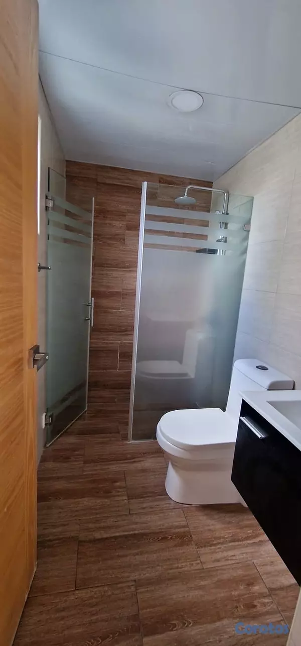 apartamentos - vendo piso 5 con ascensor klm 10 y medio independencia tres habitaciones dos par 12