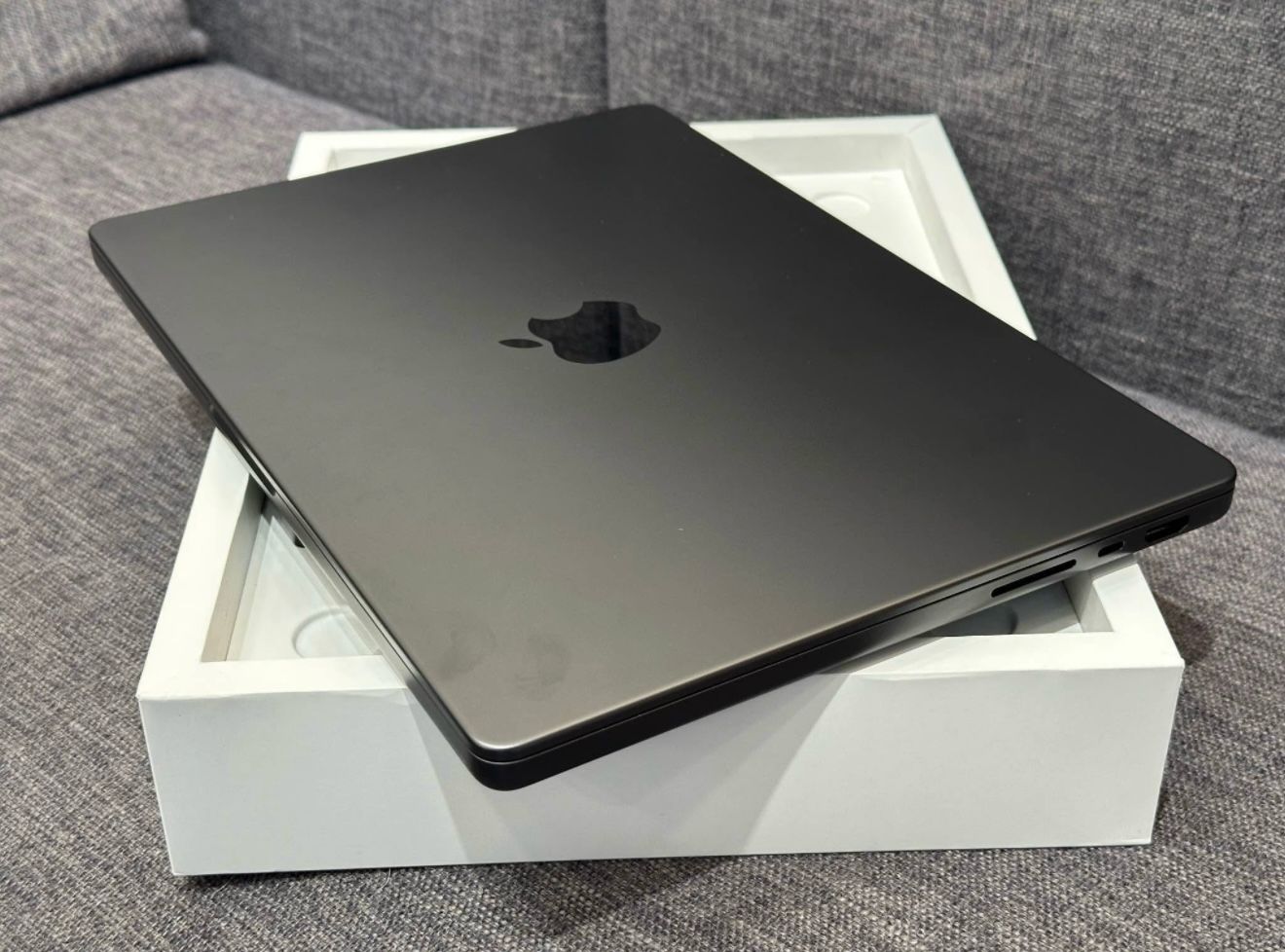 computadoras y laptops - MACBOOK PRO 14-INCH DISPLAY 2023 A2918 oportunidad 3