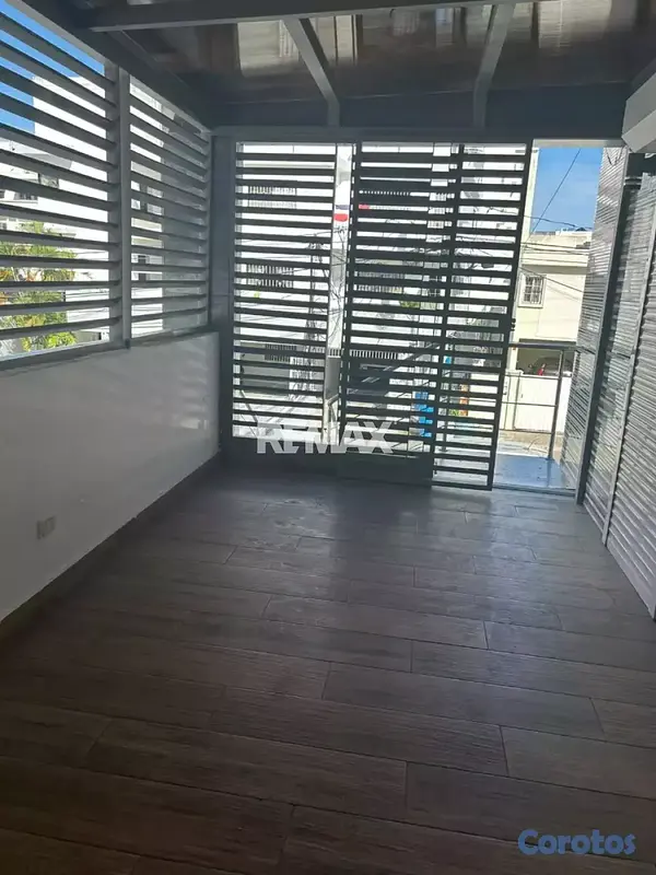 oficinas y locales comerciales - Local comercial de 400mt2 en alquiler en El Millon 7