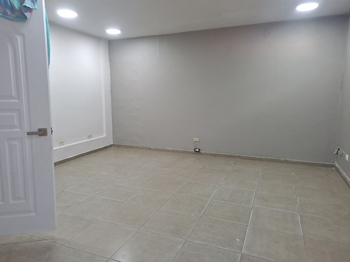oficinas y locales comerciales - Alquilo Local 2do piso 160  mts en Naco para oficina y negocio
 4