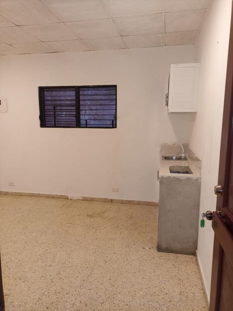 Alquiler Apartamento Estudio Sin Amueblar, Av Delgado, Gazcue, Santo Domingo