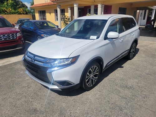 jeepetas y camionetas - 2016 Mitsubishi Outlander SE 3 FILAS ✅ 