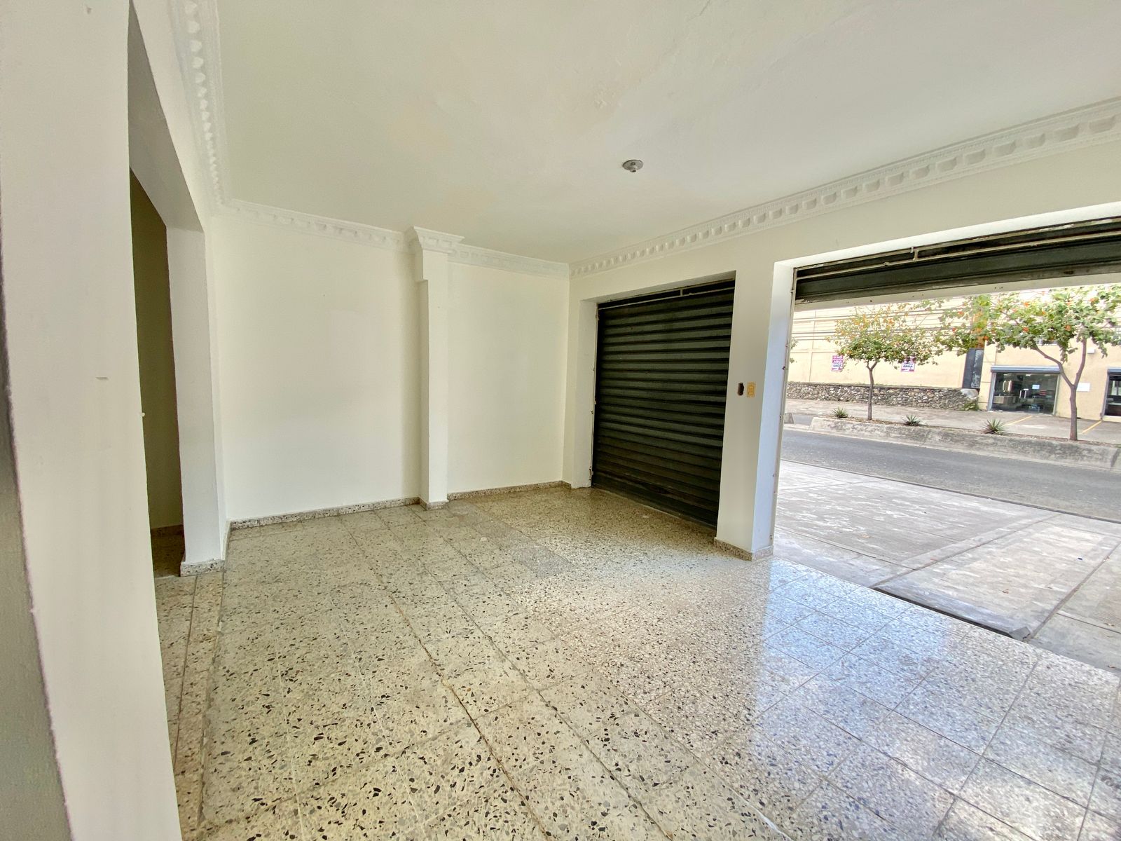 oficinas y locales comerciales - Alquilo local comercial en Av. Los Ríos   1