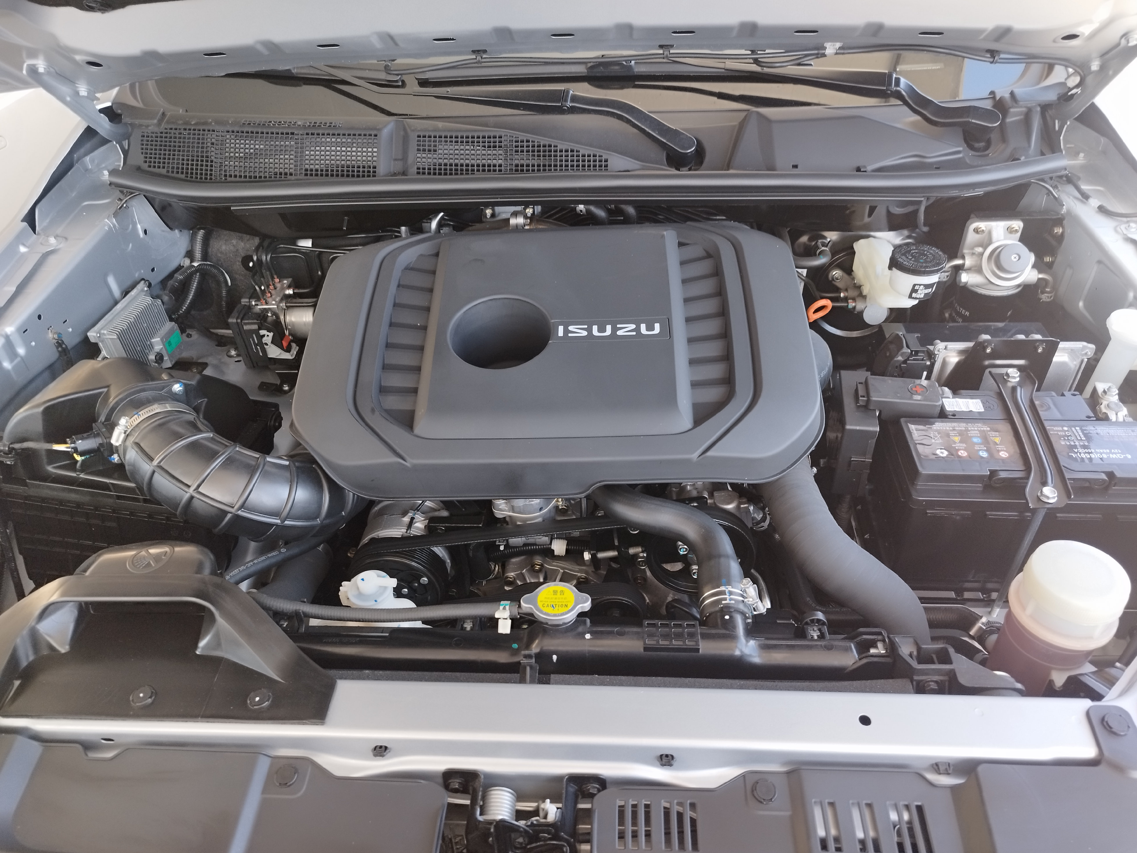 jeepetas y camionetas - 2025 Isuzu DMAX LSE 0Km  8