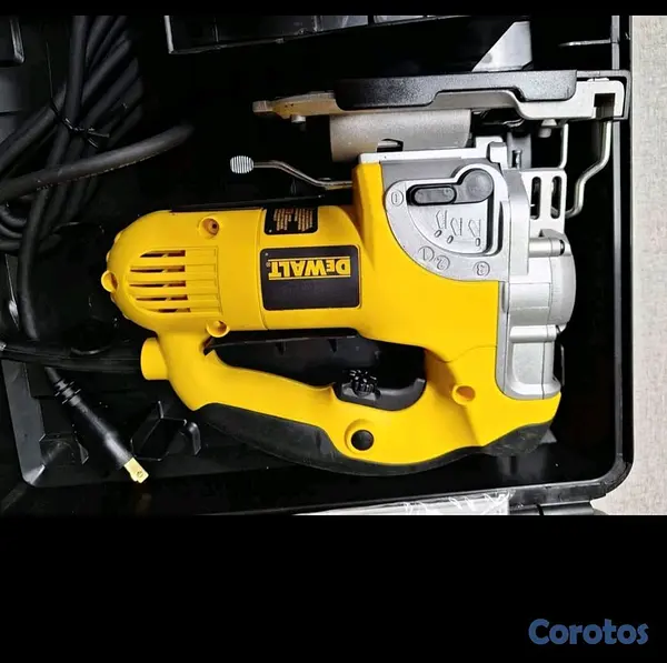 equipos profesionales - DeWALT caladora 3