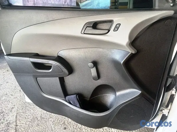 carros - Chevrolet Sonic LS Hatchback 2015 (Mecánico) 18