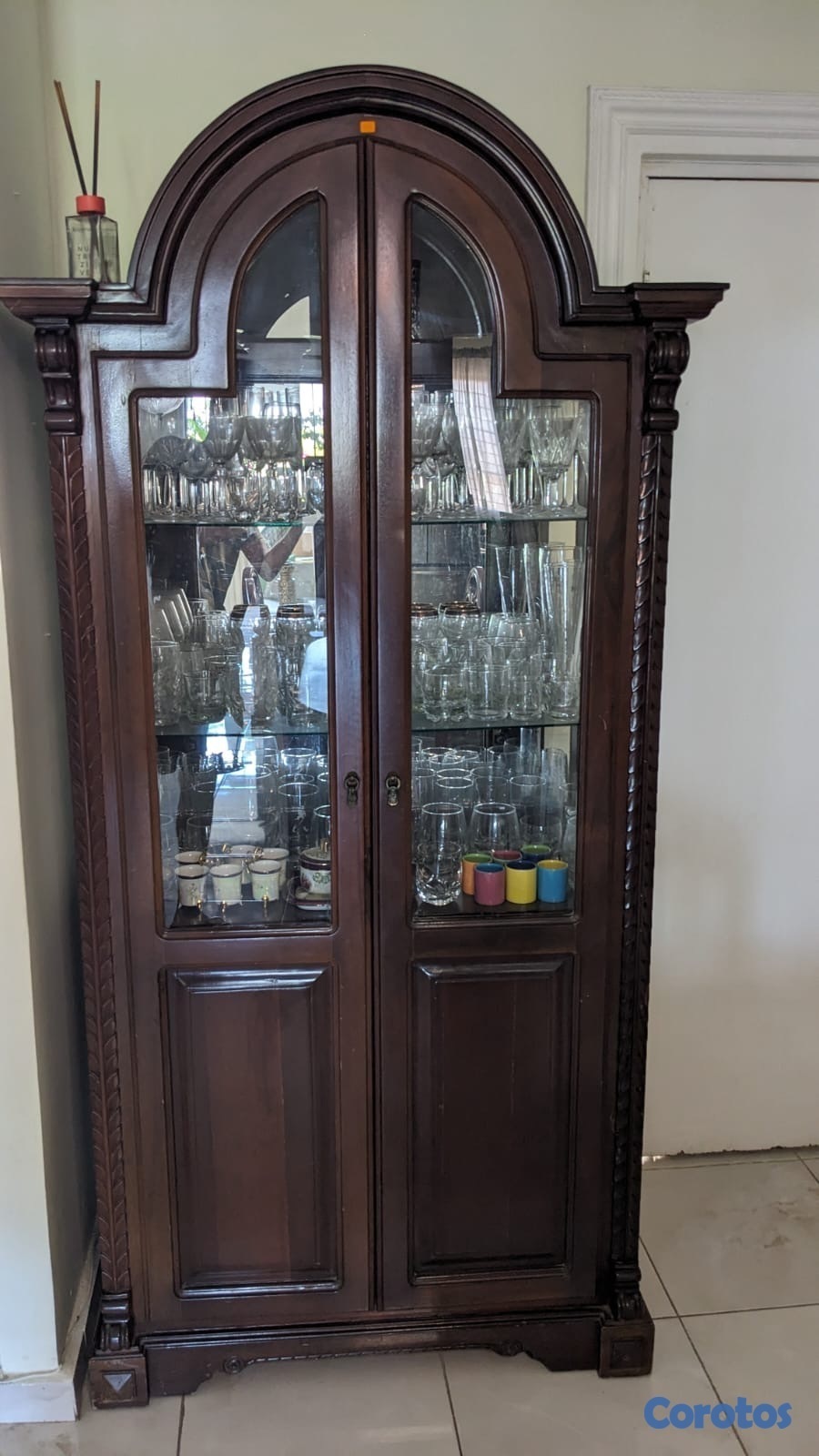 muebles y colchones - Hermoso Mueble Vitrina Tallado 6