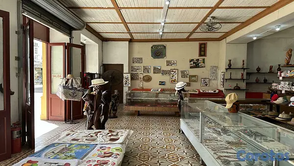 oficinas y locales comerciales - Local de 2 niveles en Venta- Zona colonial 7
