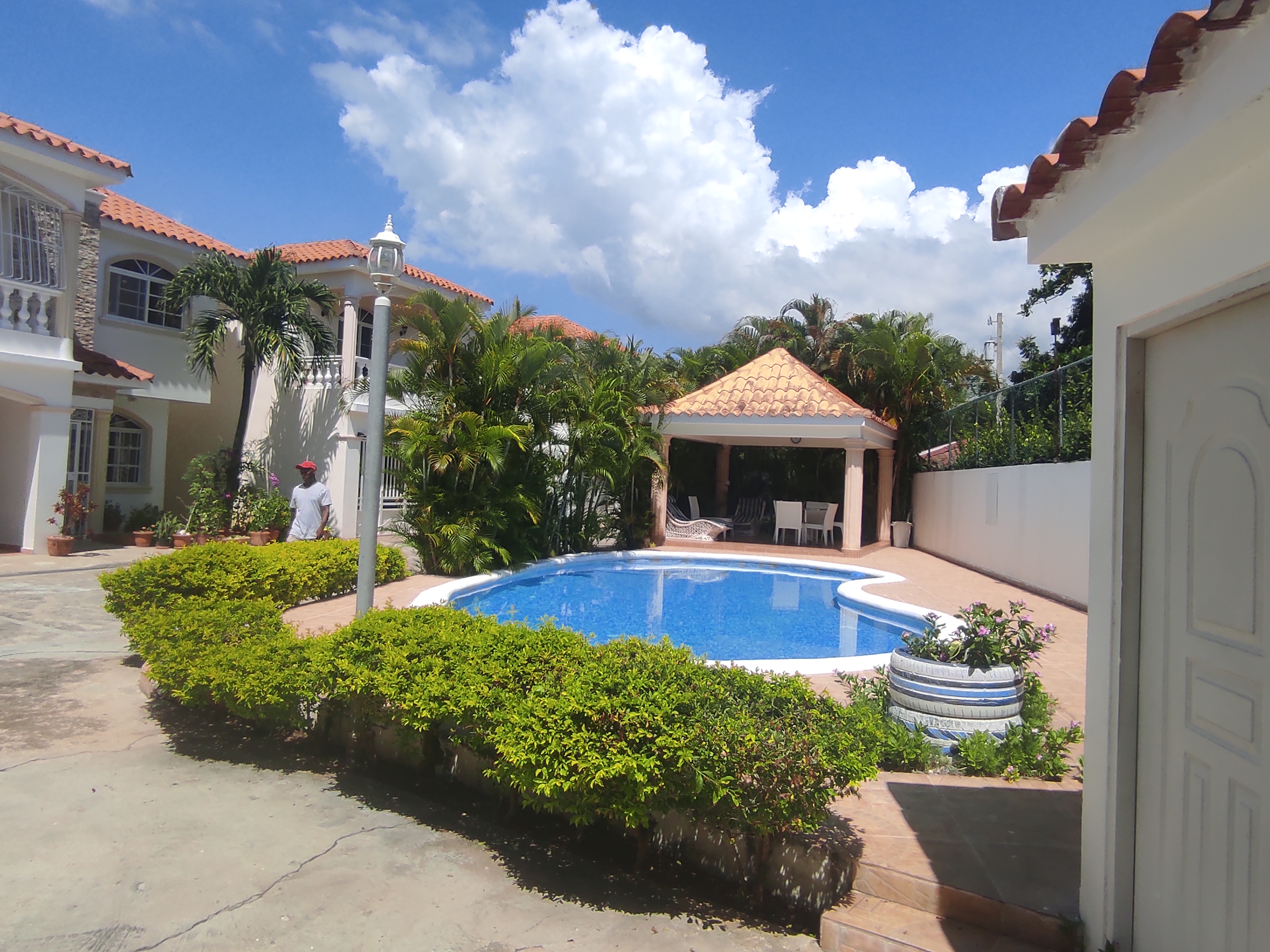 casas vacacionales y villas - Villa amueblada en Juan Dolio, 500 metros de la playa