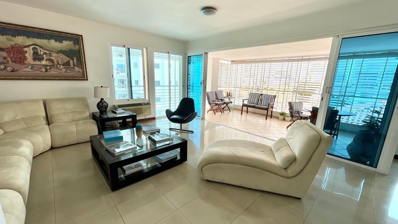 apartamentos - Evaristo Morales piso 5 3 habitaciones 3.5 banos 2 parqueos balcon