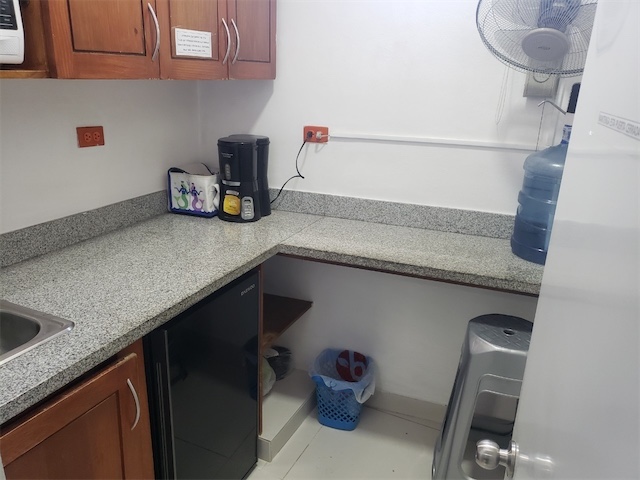 oficinas y locales comerciales - Local comercial Arroyo hondo 3