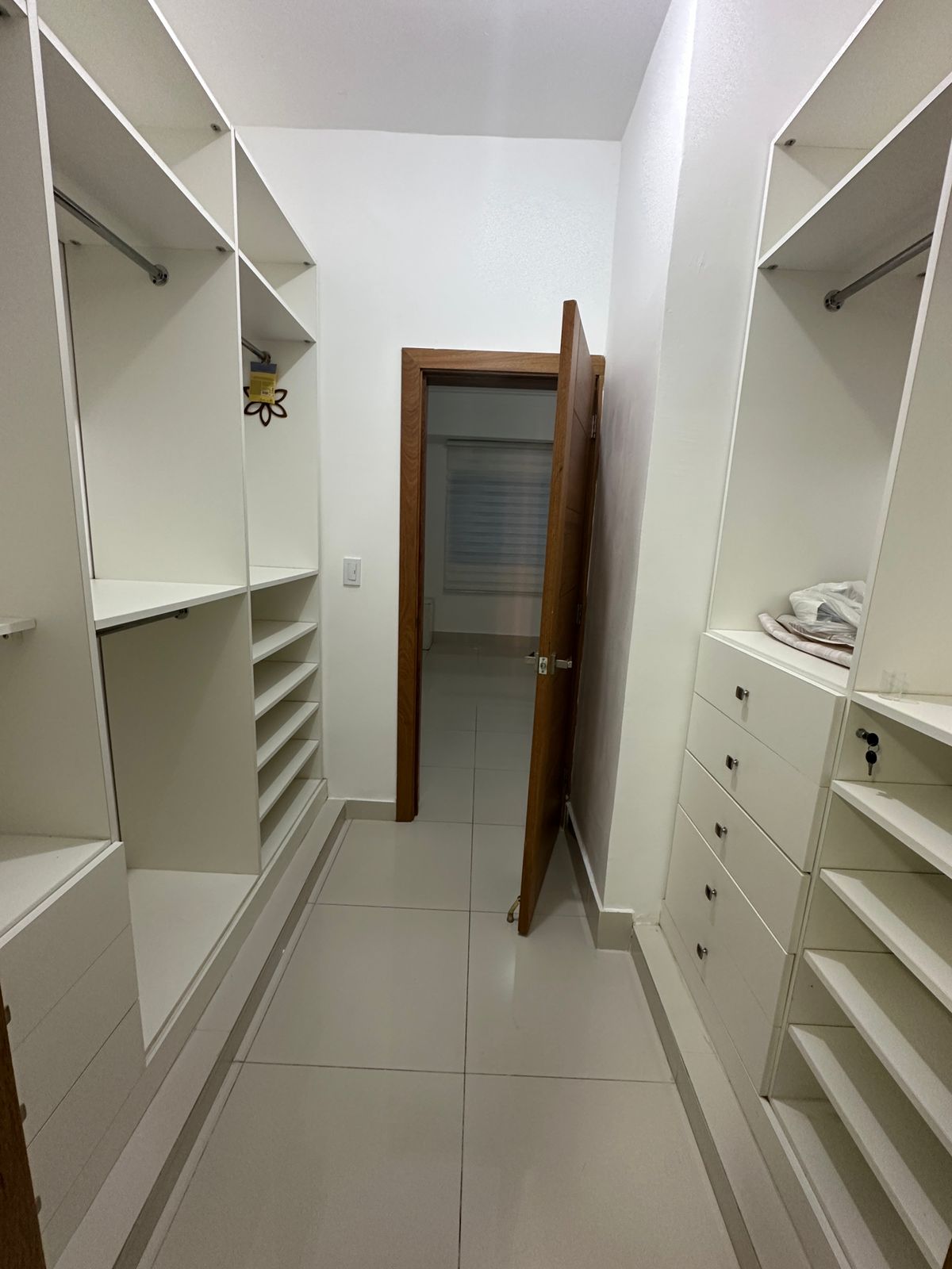 apartamentos - Vendo apartamento en Urb. Real.     145 mts neto d 3
