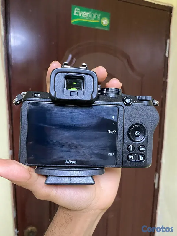 camaras y audio - Nikon z50 + dos lentes + flash +baterías extras y  3