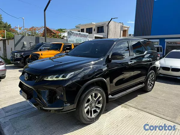 jeepetas y camionetas - Toyota Fortuner Diamond 2022 4