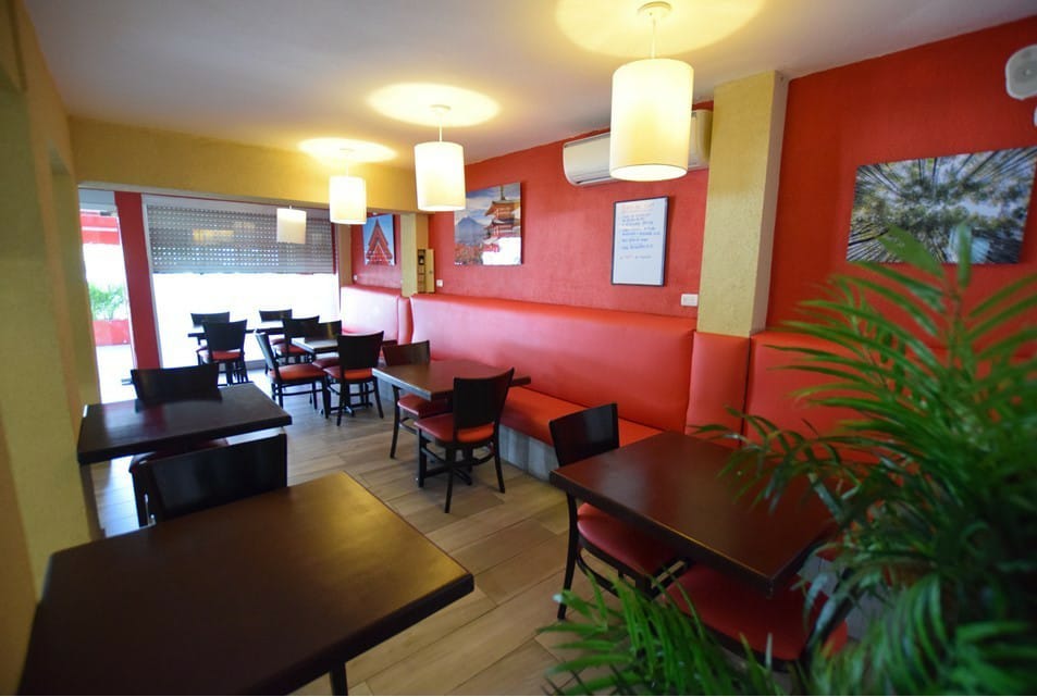 oficinas y locales comerciales - Local 3 niveles 220 mts para restaurante En los cacicazgo
