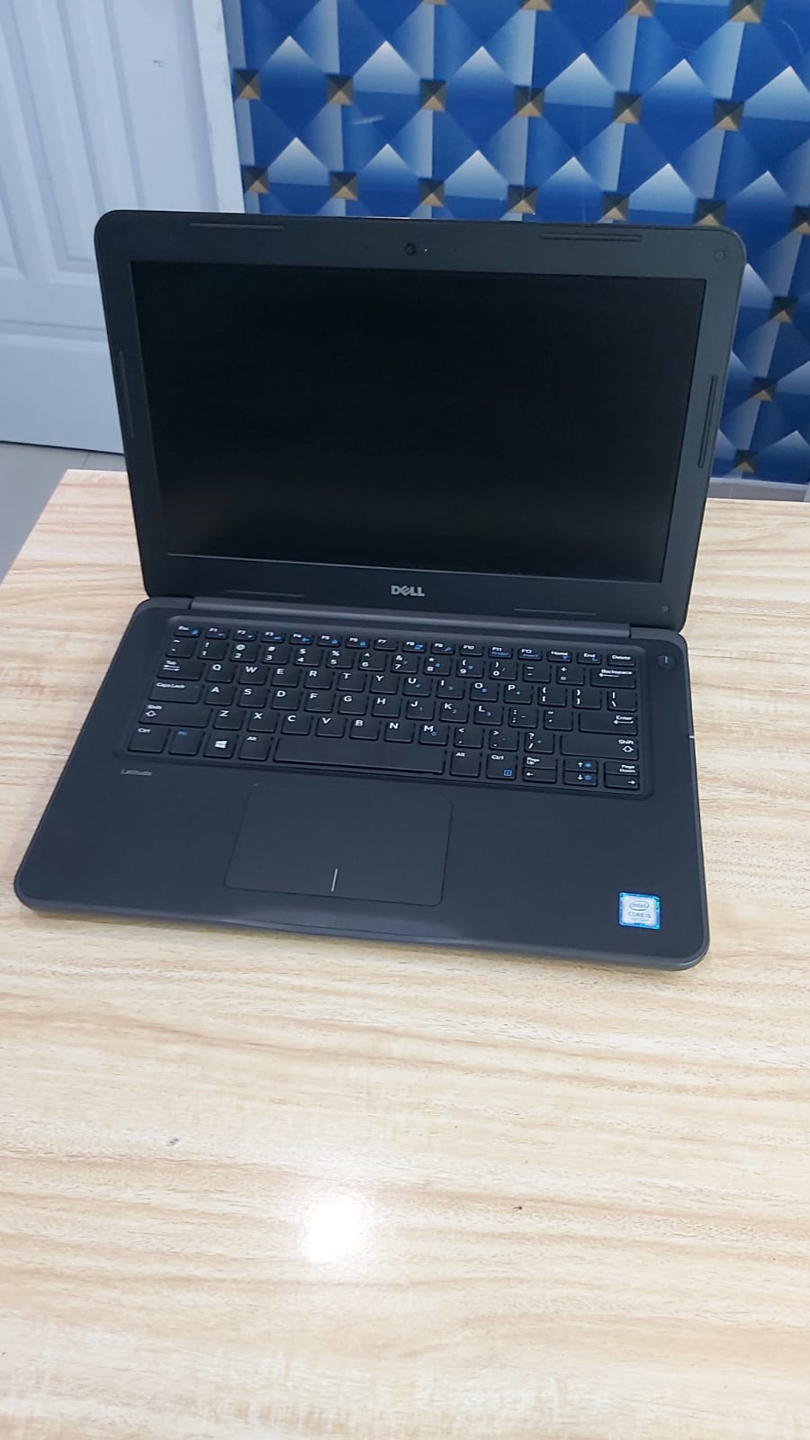 computadoras y laptops - Dell Latitude 3380 Intel Core i5 de 7ma Generación 1
