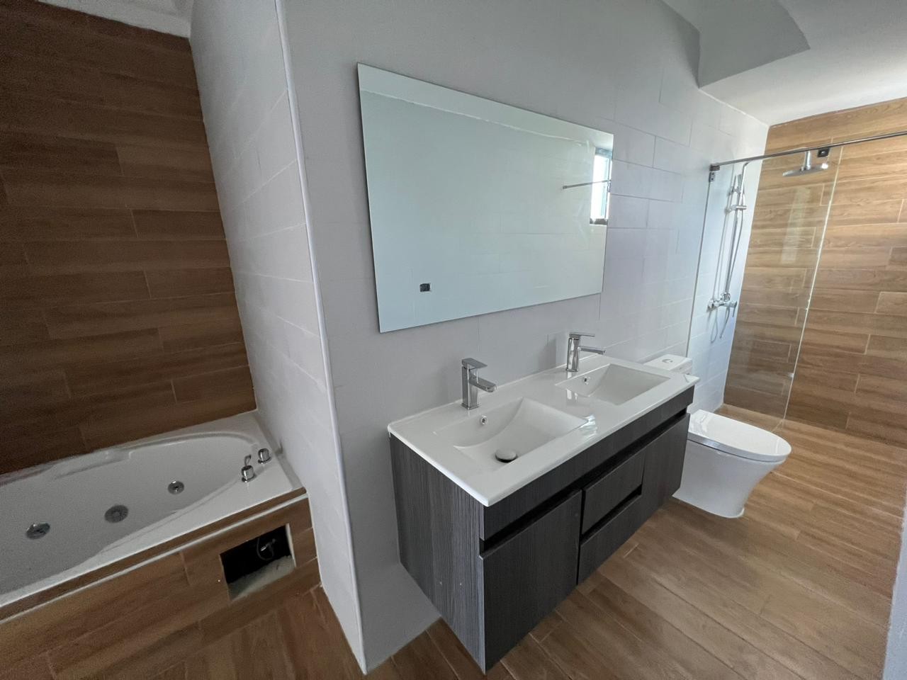 apartamentos - Torre paraíso 
Torre moderna Airbnb friendly y peds friendly 
9no piso .3hab 7