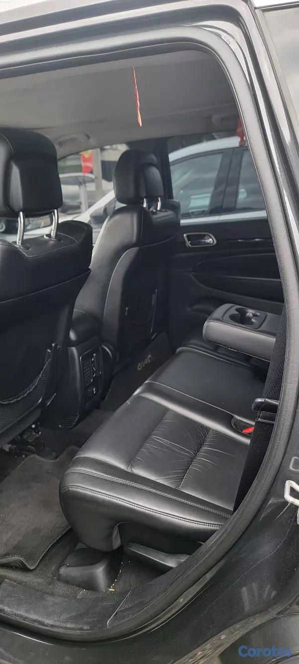jeepetas y camionetas - JEEP GRAND CHEROKEE LAREDO 2011 5